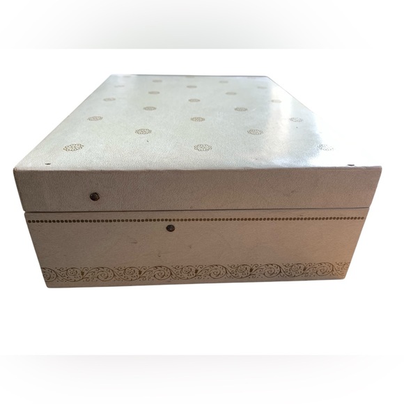 Vintage Two Tier Red Velvet Cream White Gold Flower Mirrored Jewelry Box - Picture 11 of 15